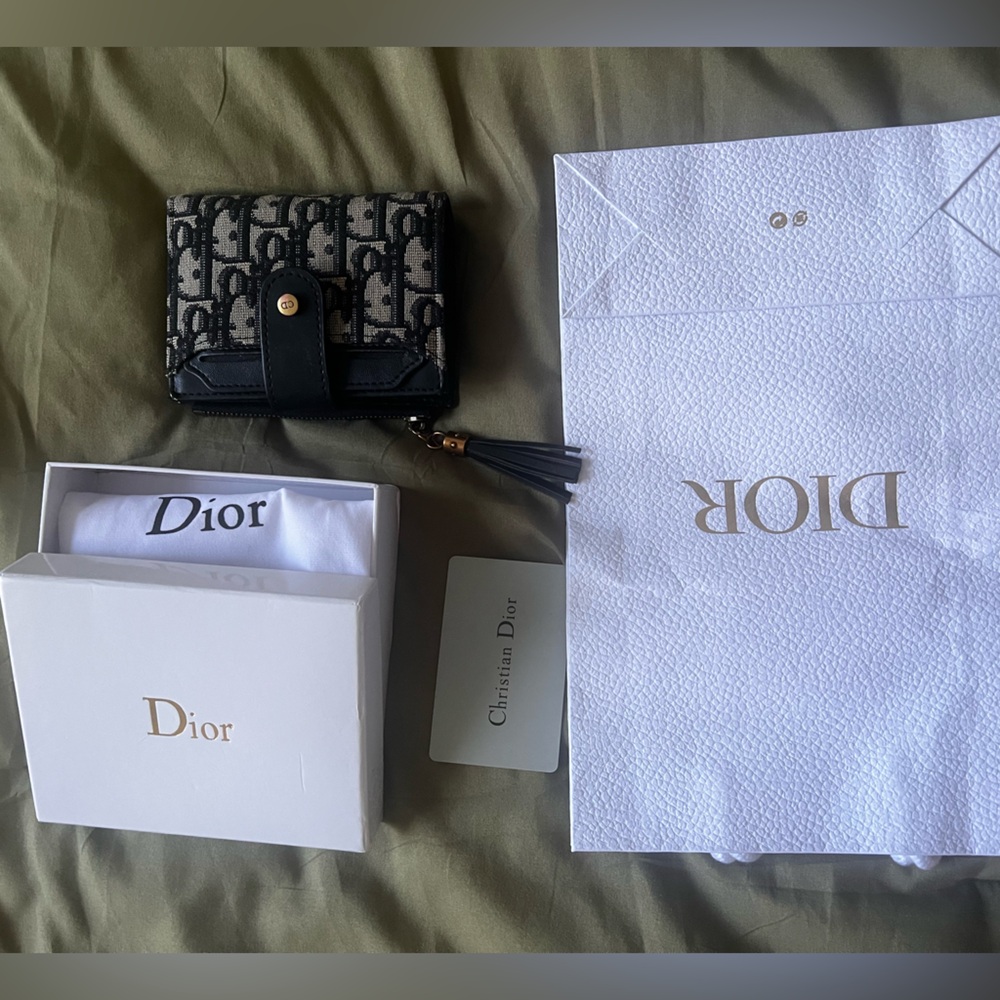 Dior wallet